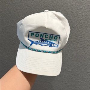 Poncho Outdoors White Cap